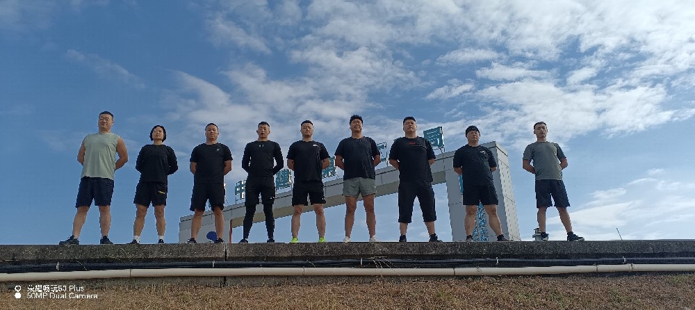 深圳女孩遭遇感情纠纷，雇私人保镖贴身保护